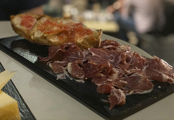Tapa de jamón para acompañar