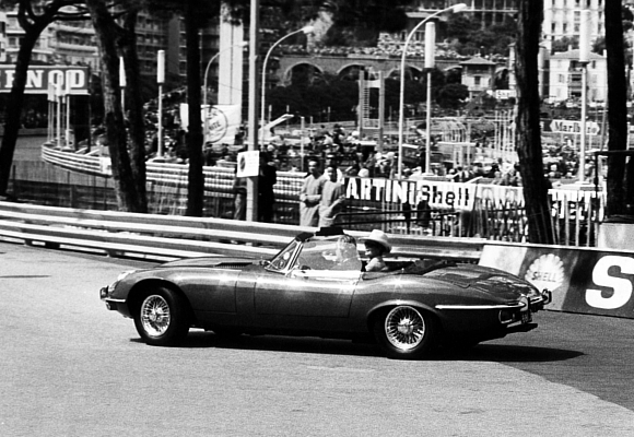 Grace Kelly y Rainiero de Mónaco en Jaguar
