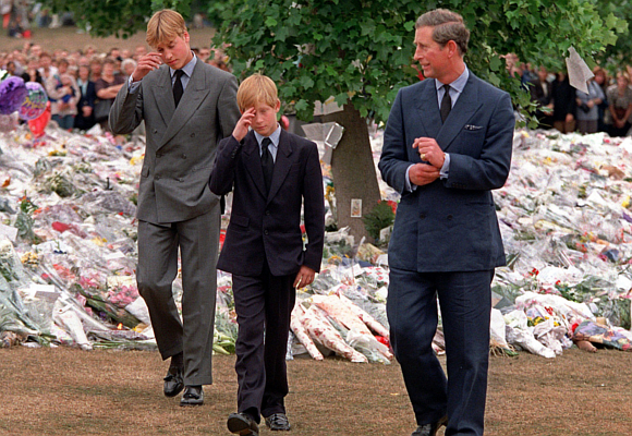 Carlos Harry y William