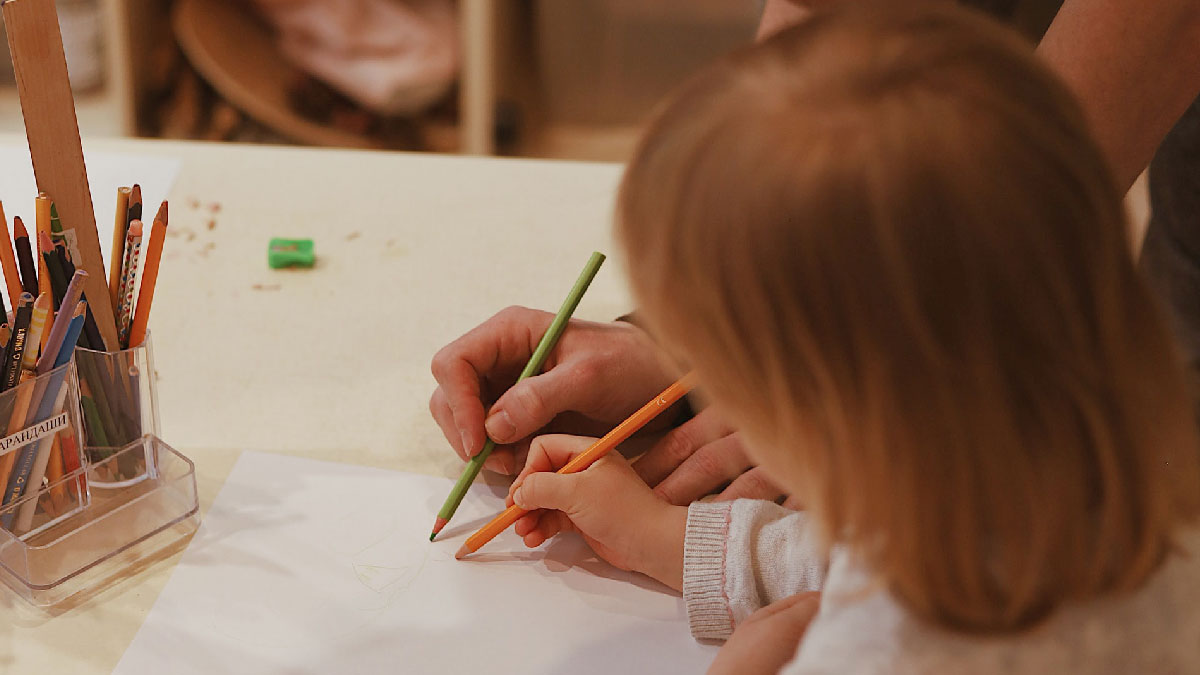 escribir pintar niños