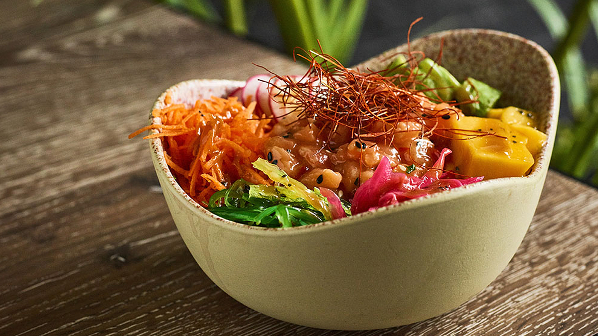 Poke de salmón con aguacate Restaurante Renato Los Pérez