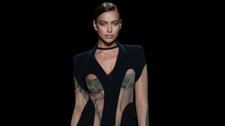 Irina Shayk con moda de Thierry Mugler (Foto: Gtres)