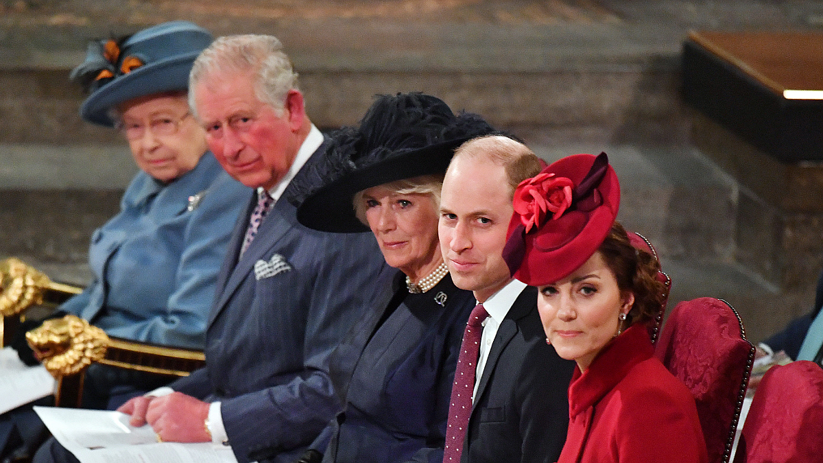 Isabel II Carlos Camilla William y Kate (Foto: Gtres)