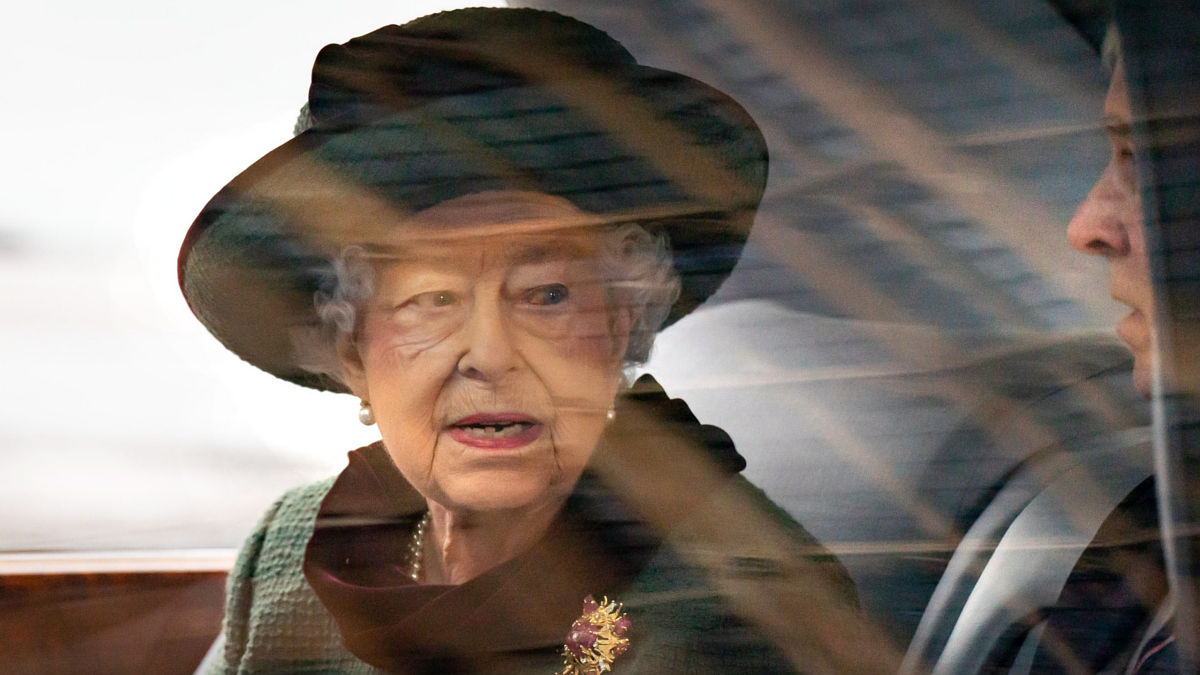 Isabel II y Andrés (Foto: Gtres)