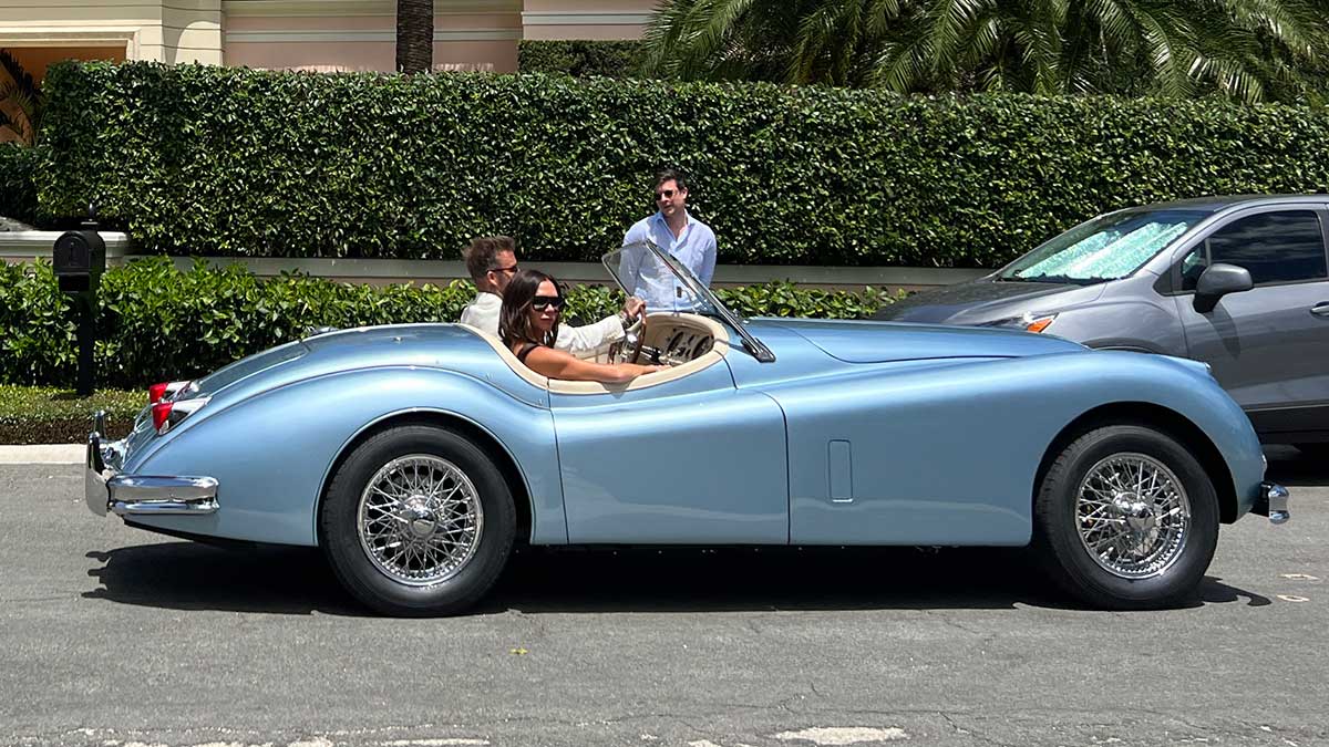 David y Victoria Beckham coche