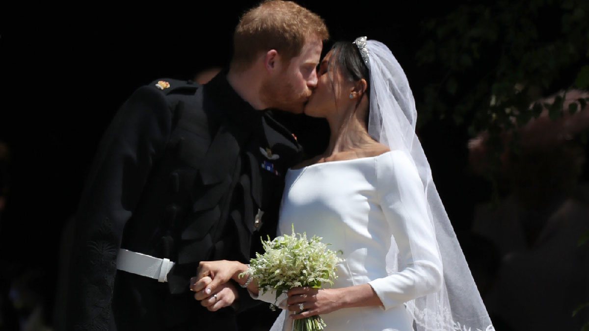 beso harry meghan boda