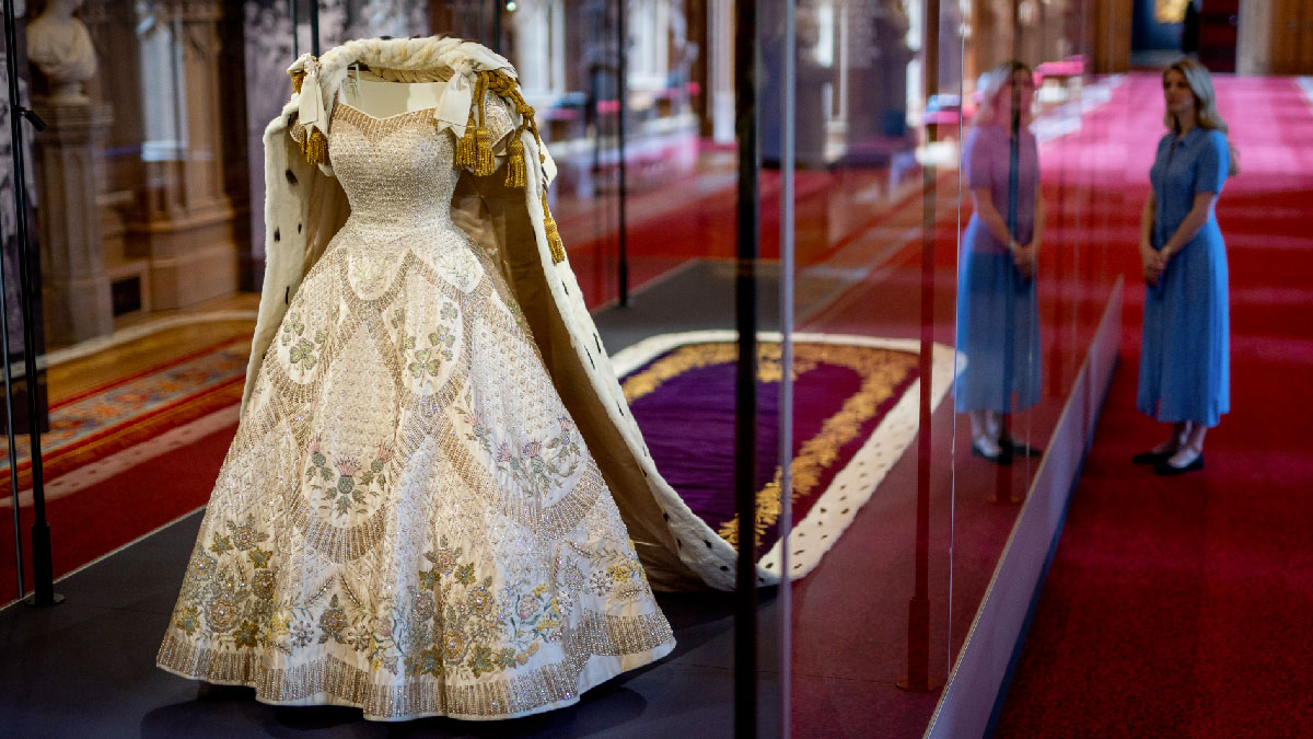 vestido coronacion isabel ii