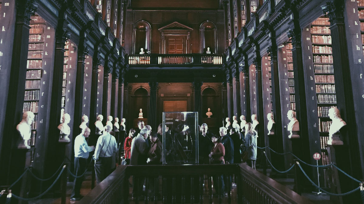 trinity college biblioteca