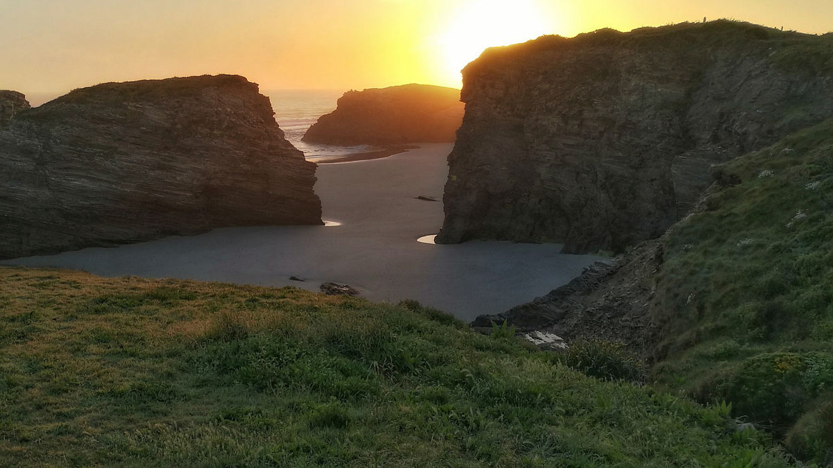 Praia As Catedrais (Foto: Pixabay)