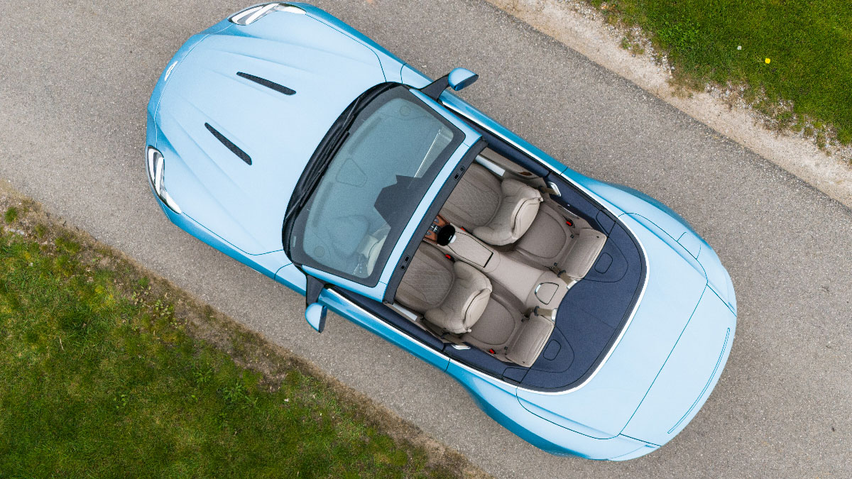 aston martin db12 volante