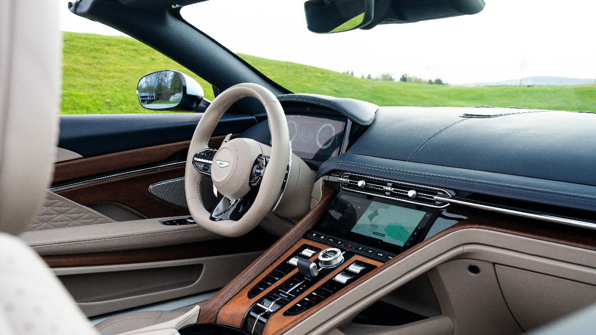 aston martin db12 volante