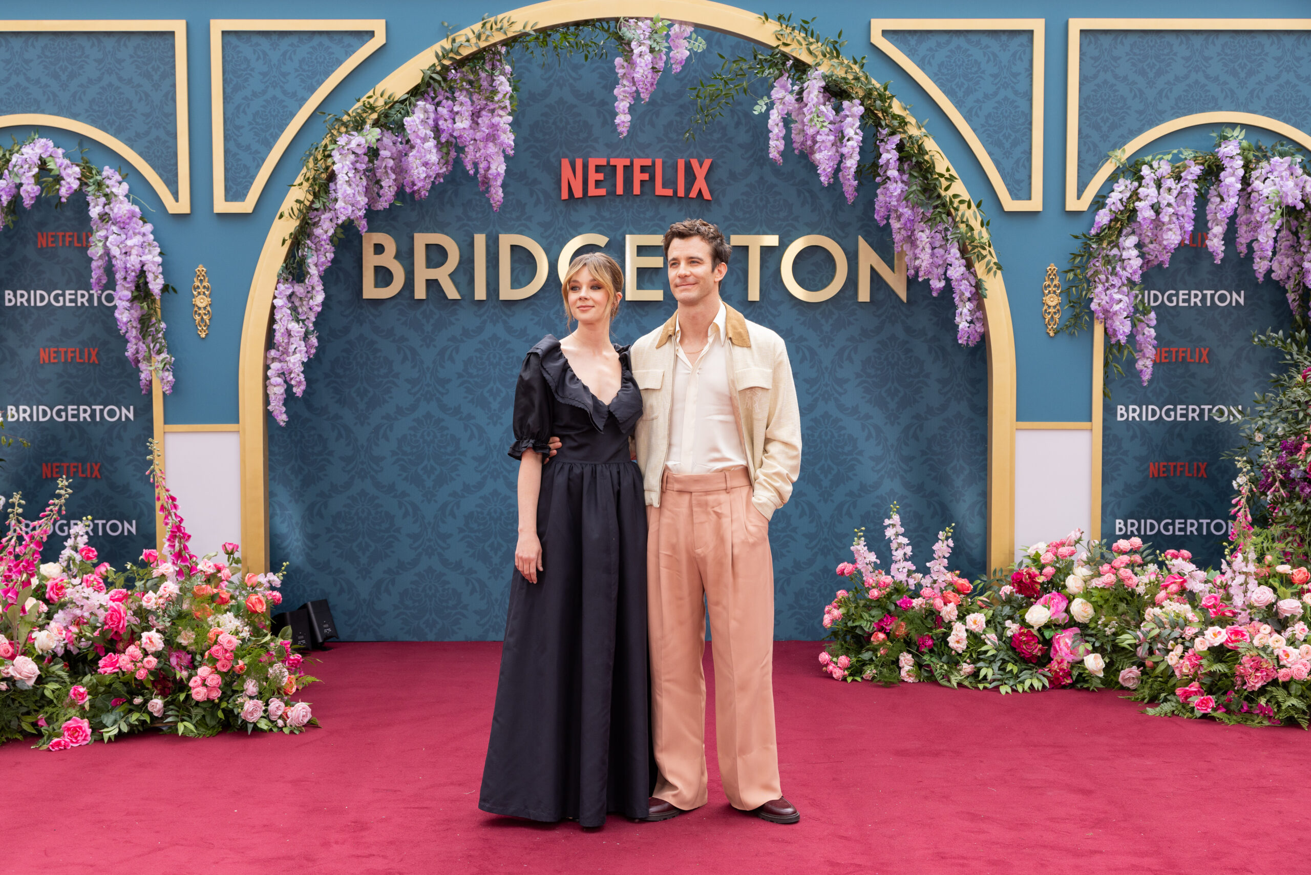 Claudia Jessie y Luke Thompson