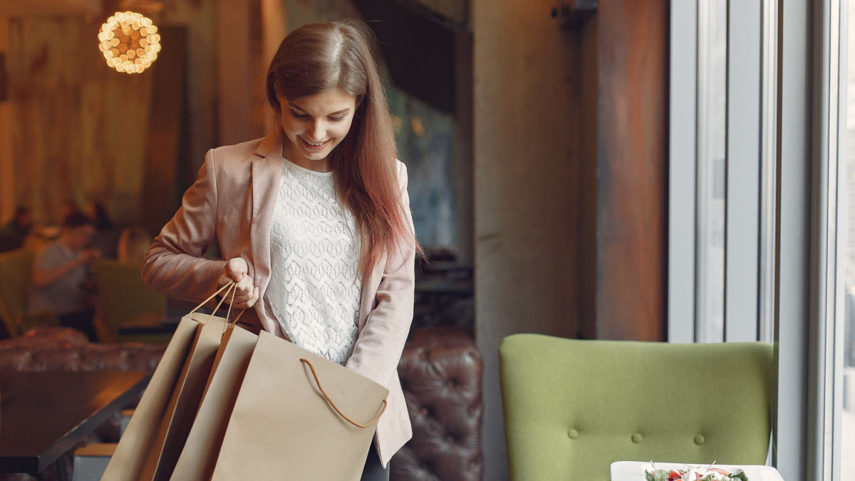 Compras lujo (Foto: Freepik)