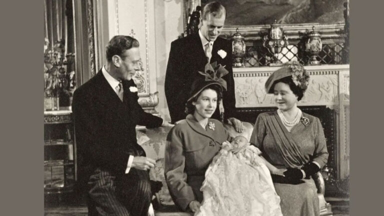 El bautizo de S.A.R. el Príncipe de Gales (el futuro Rey Carlos III), 1948 (RCIN 2958666) © Baron/Photo Centre Ltd Baron/Photo Centre Ltd